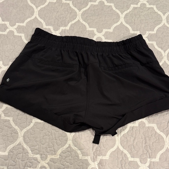 Lululemon Athletica Flowy Everyday Ribbon Tie shorts in black - Picture 3 of 6